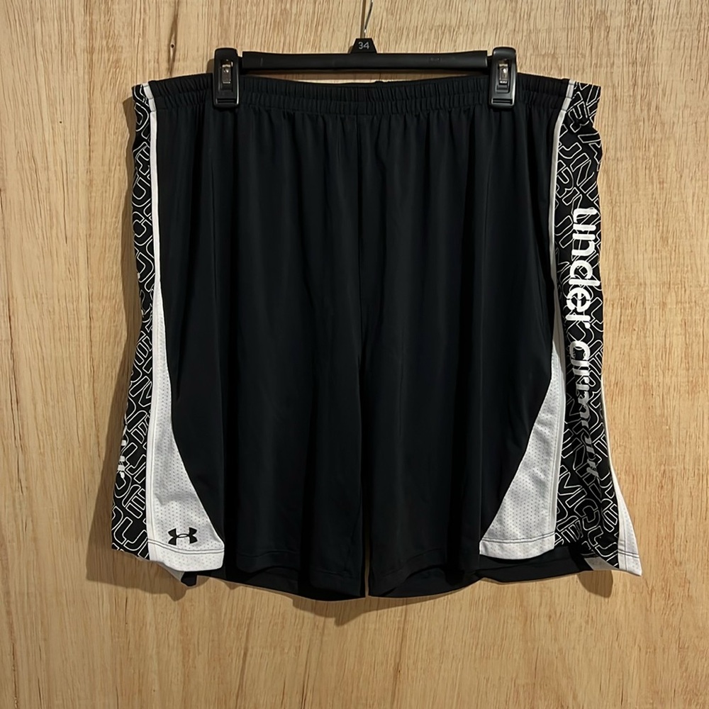 UNDER ARMOUR heat gear black and white athletic shorts